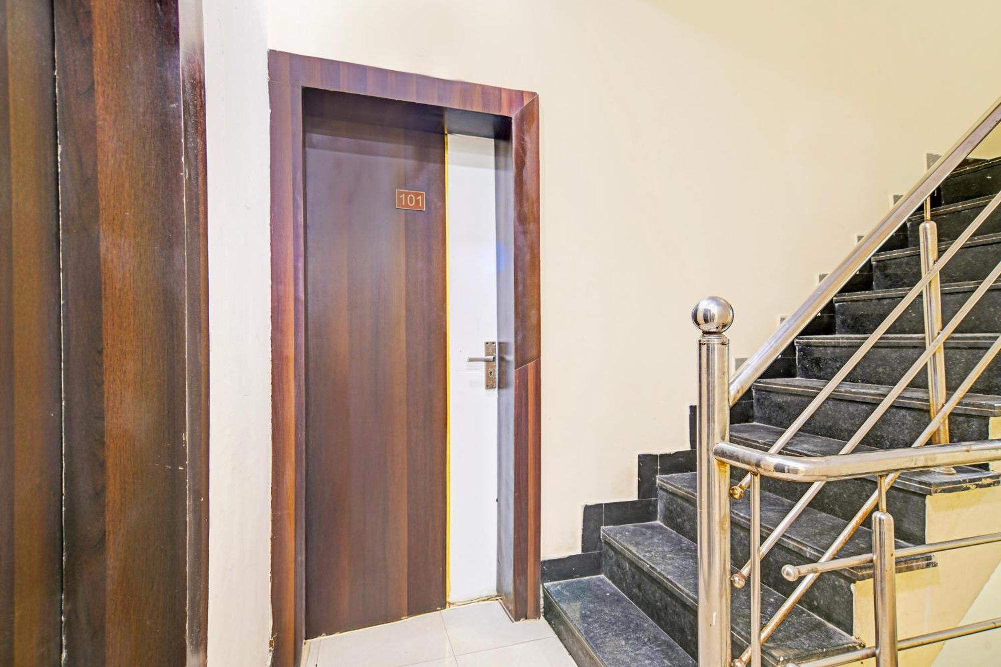 Super Hotel O Hanuman Naka Ujjain Formerly Krishna Palace Экстерьер фото